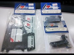 (B) K factory　K0012　ナロー・ラジオプレート(VoneR)とK0013　サーボホルダーセット(VoneR)x2個のセット　[処分特価]　