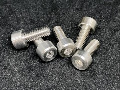 GO MODEL　ケイリョウキャップボルト M4x10